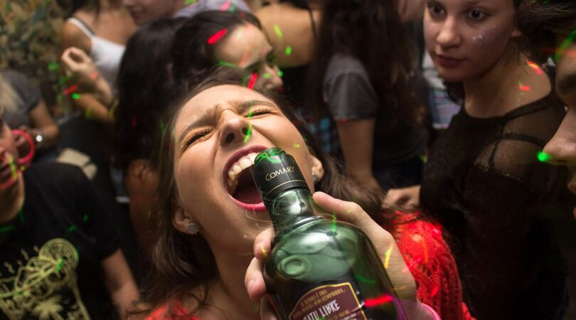 Hilarisch! Zo gedraag jij je als je dronken bent volgens je sterrenbeeld