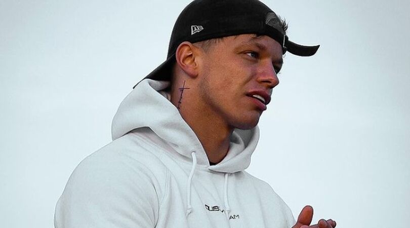 OMG! Heeft Dusty van Ex On The Beach een nieuwe vriendin?