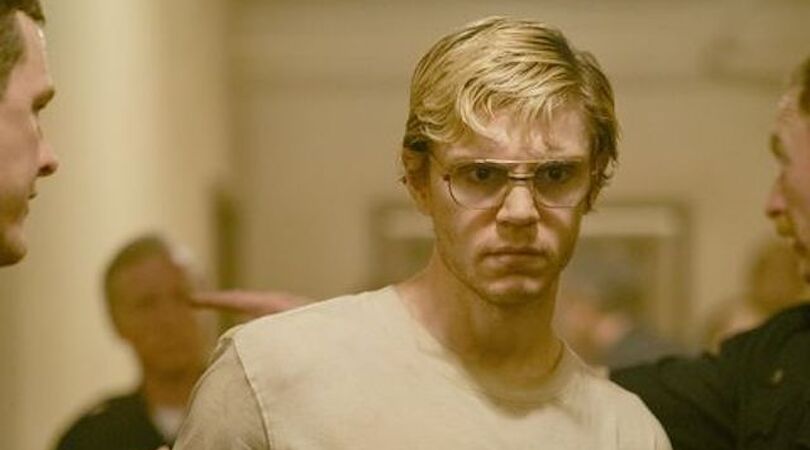 jeffrey-dahmer-evan-peters
