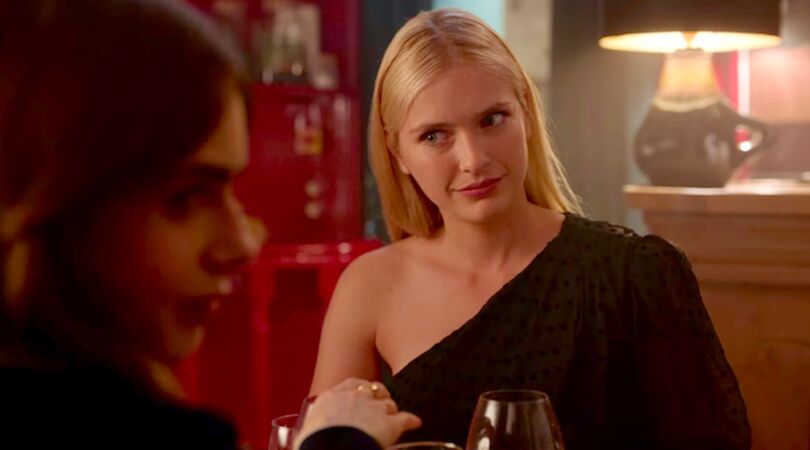 camilles-sleek-hairstyle