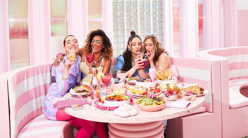 bottomless-brunch-pink-beach