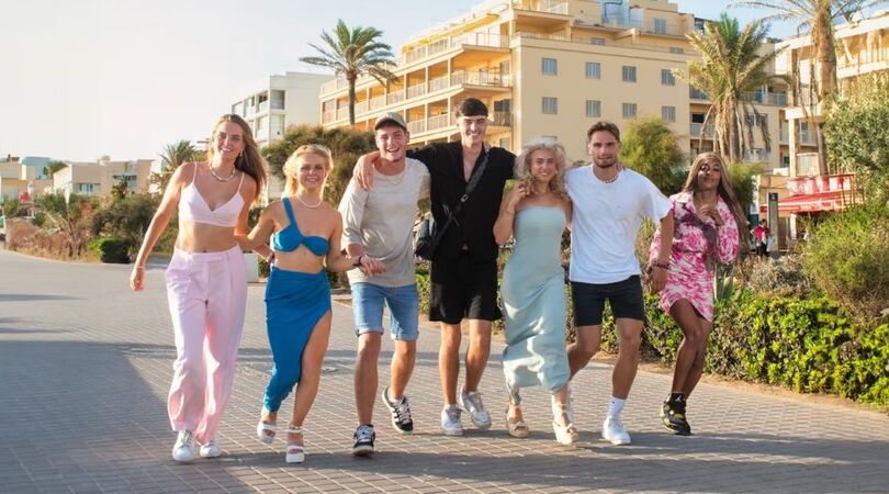 Zon, zee en werken Proppers op Mallorca, de serie is helemaal trending