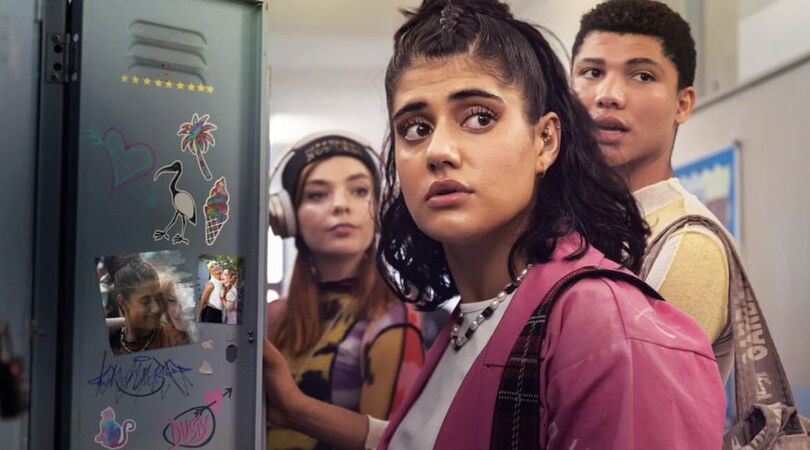 Sc&egrave;ne uit Heartbreak High waar de hoofdpersonages naast hun kluisjes staan.