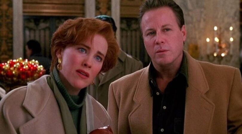 Sc&egrave;ne uit Home Alone waarin Kate en Peter McCallister die verbaasd de camera in kijken.