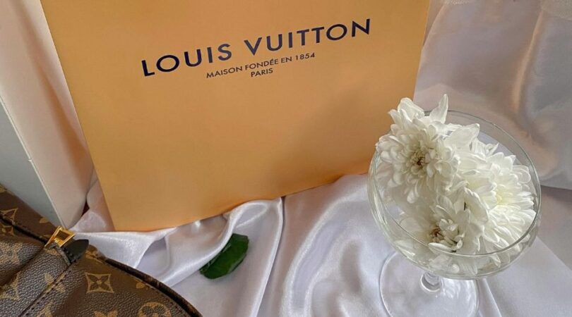 Foto van een Louis Vuitton tas.