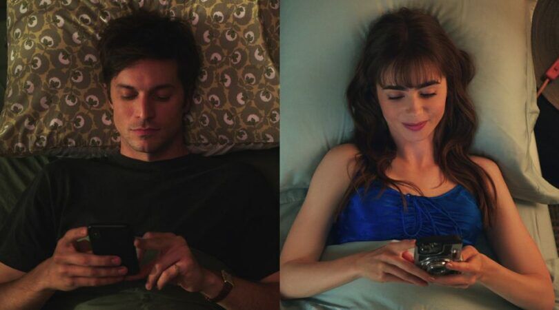 emily en gabriel van emily in paris, op hun telefoon in bed