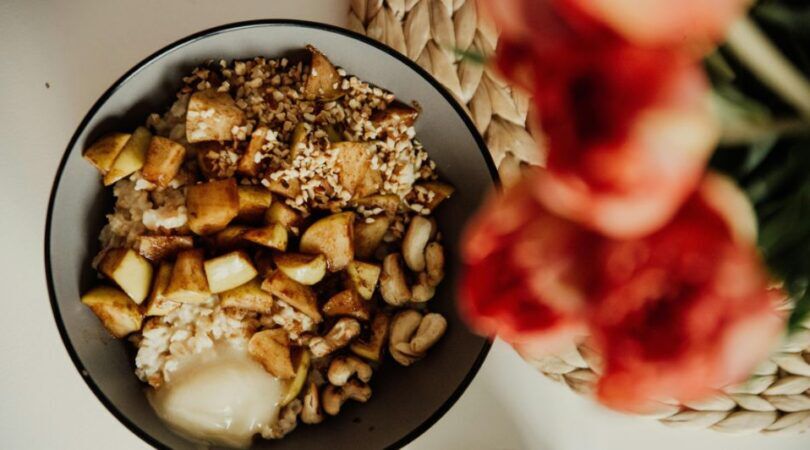 Ontbijtje met havermout en appel.