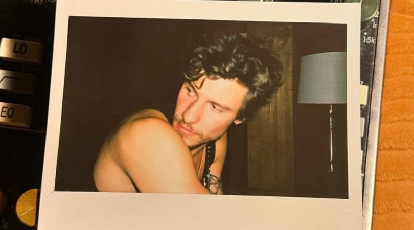 Polaroid van Shawn Mendes.