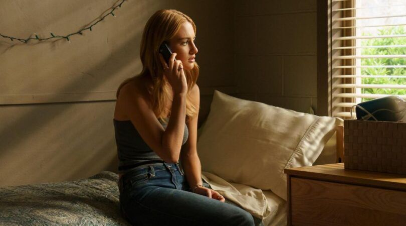 Lucy belt Stephan om hun relatie af te kappen.