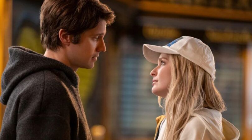 Een koppel kijkt elkaar aan.