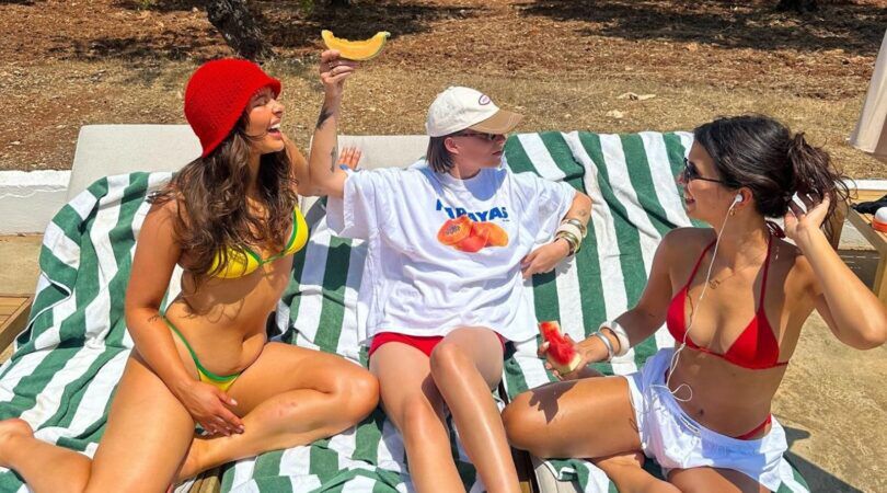 drie meiden aan het picknicken