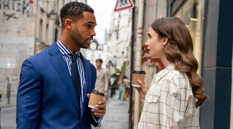 Sc&egrave;ne uit Emily in Paris waar Alfie en Emily met elkaar aan het praten zijn.