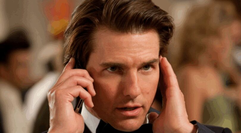Tom Cruise aan de telefoon.
