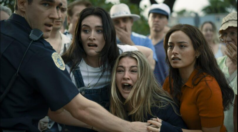 meisjes die van streek zijn worden tegengehouden door een agent