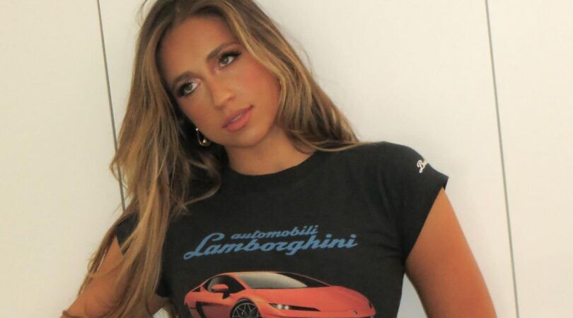 Een foto van Tate McRae.