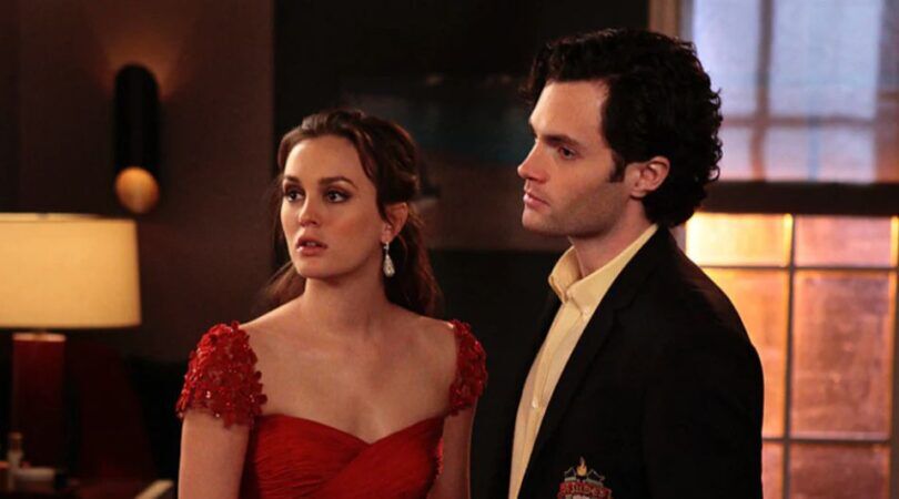 Man en vrouw staan naast elkaar in formele kleding,