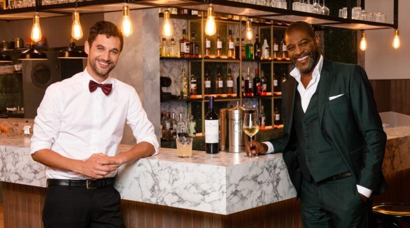 De presentatoren uit First Dates.