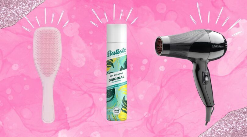 En haarborstel, droogshampoo en f&ouml;hn.