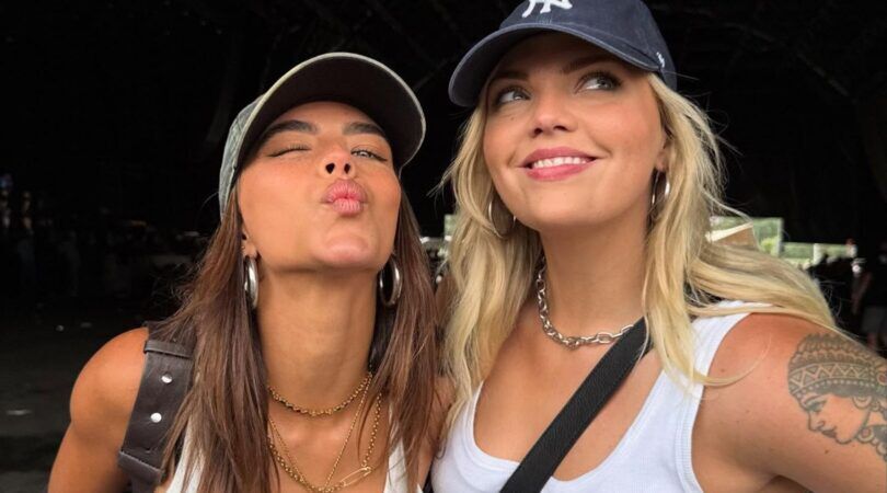 Twee meiden op Lowlands.