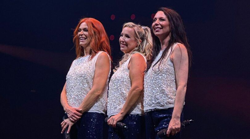 K3 Originals tijdens een concert.