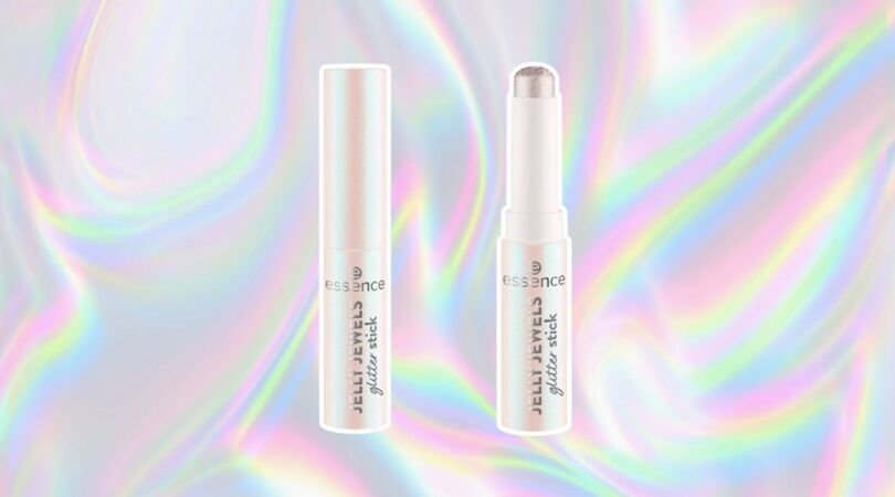Essence Jelly Jewels Glitterstick staat voor een holografische achtergrond.