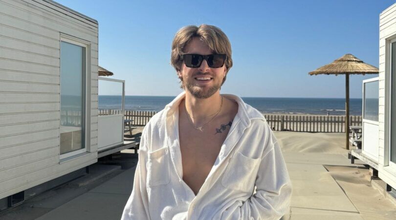 Rijk Hofman poseert voor een foto.