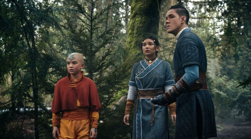 Aang, Katara en Sokka staan in het bos.