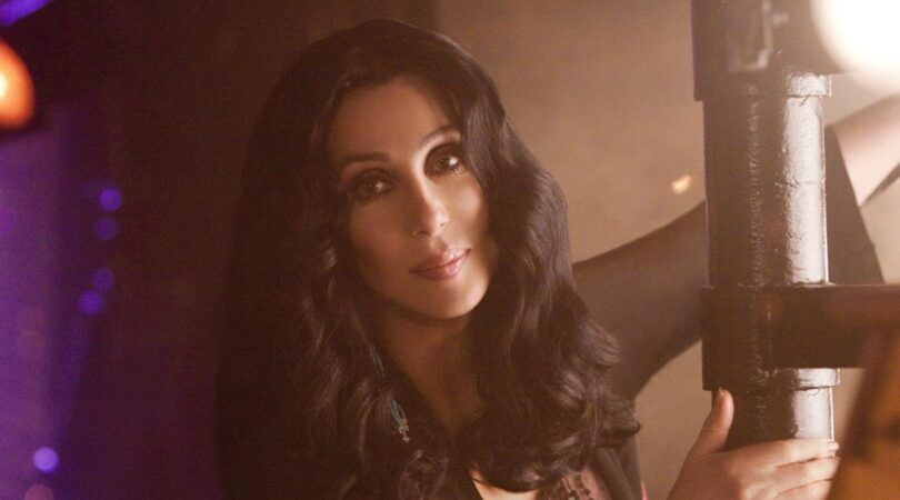 Zangeres Cher in de film Burlesque.