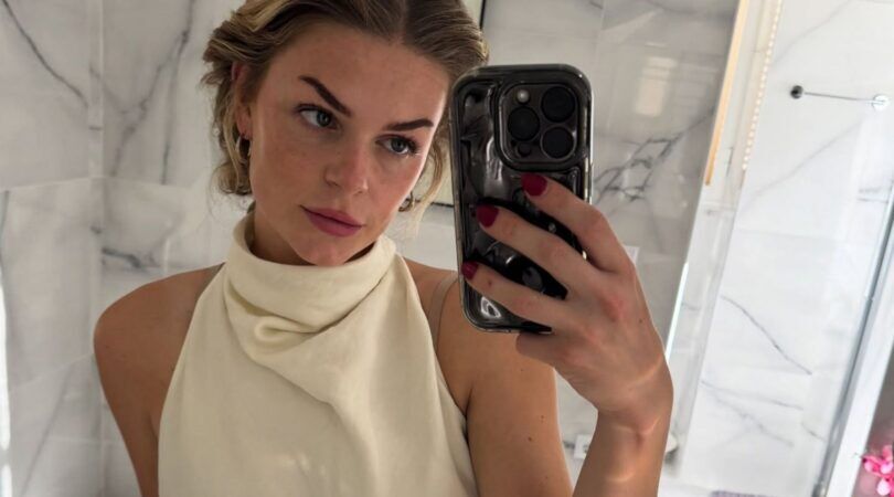 Spiegelselfie van zangeres Davina Michelle.