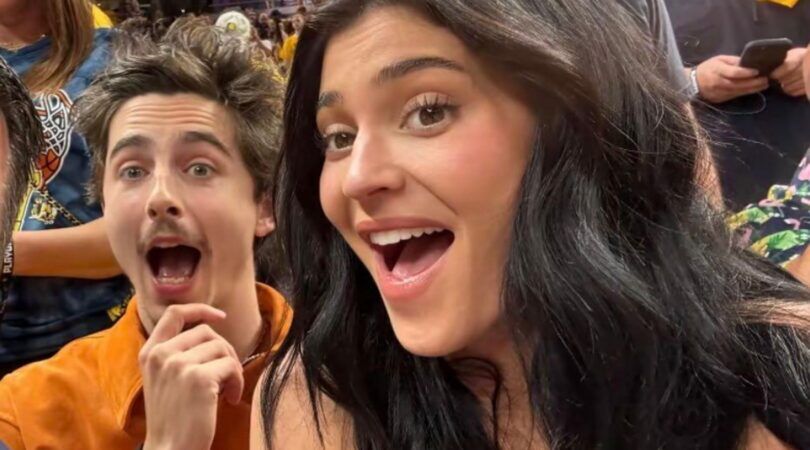 Timoth&eacute;e Chalamet en Kylie Jenner samen op een selfie.