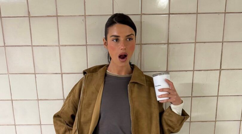 Foto van influencer Barbara Ines, ze kijkt heel verbaasd. Haar mond valt open.