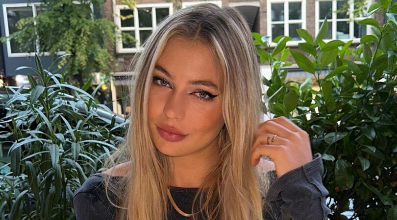 Jutta Leerdam met haren los.