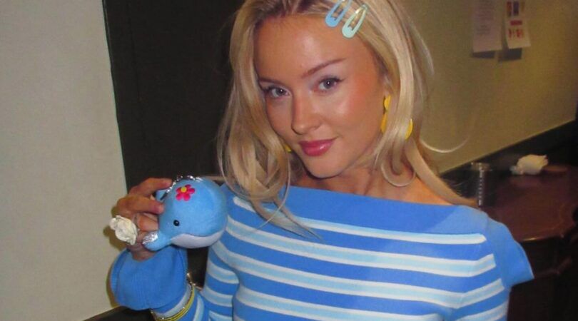 Selfie van Zara Larsson.