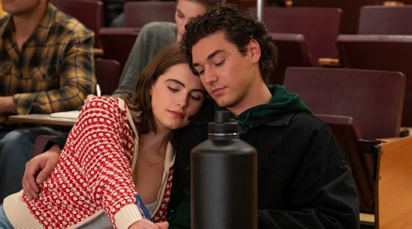 Jongen en een meisje uit de nieuwe serie Off Campus.