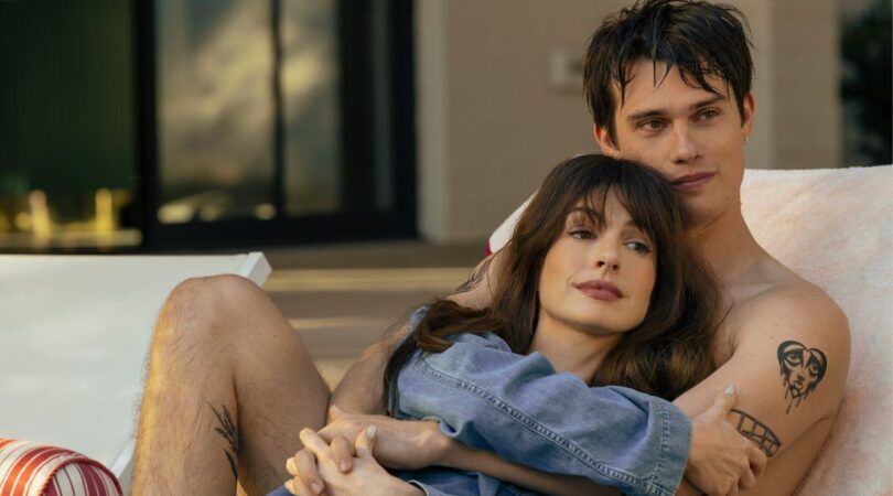 Sc&egrave;ne uit de film: The Idea of You, met Anne Hathaway en Nicholas Galitzine.