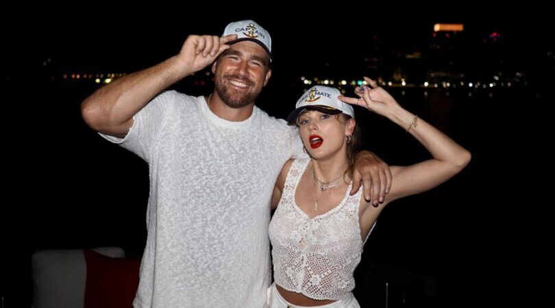 Een foto van Travis Kelce samen met Taylor Swift.