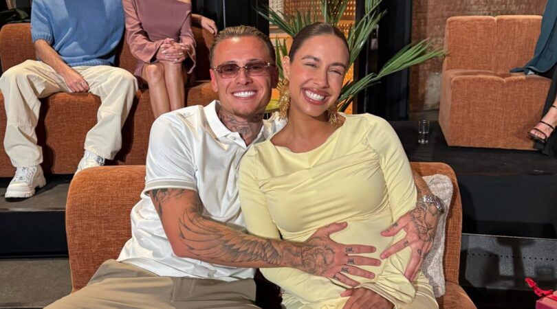 Naomi en Jay tijdens Temptation Island-re&uuml;nie.