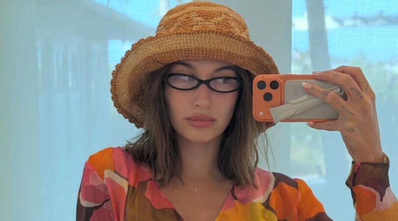 Selfie van Hailey Bieber.