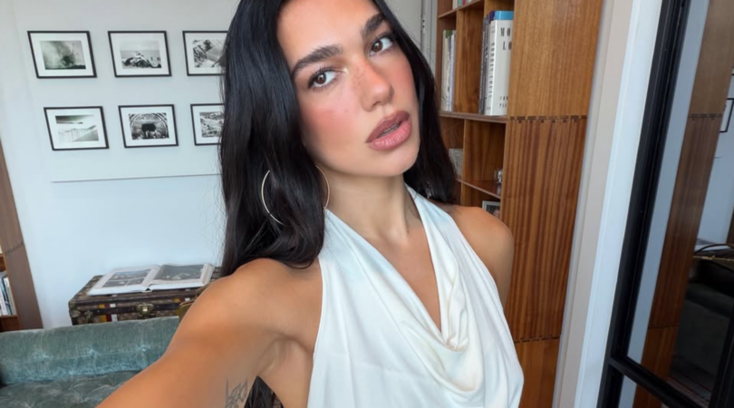 Dua Lipa selfie