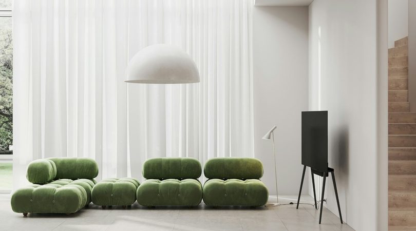 Groene stoelen.