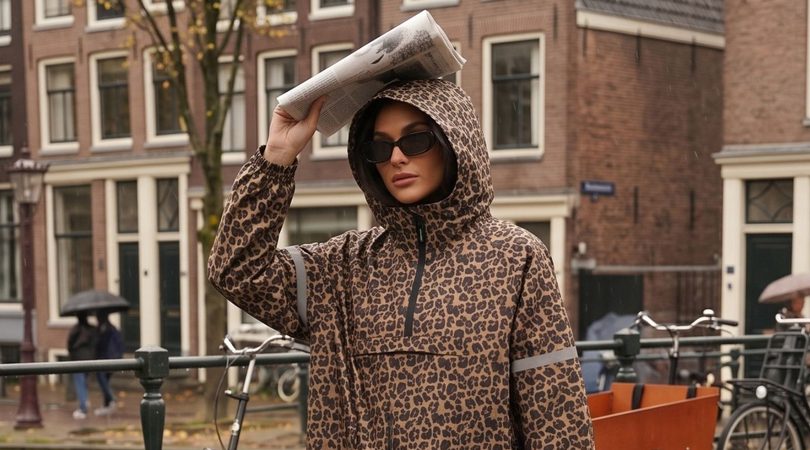 HEMA panterprint regenjas.
