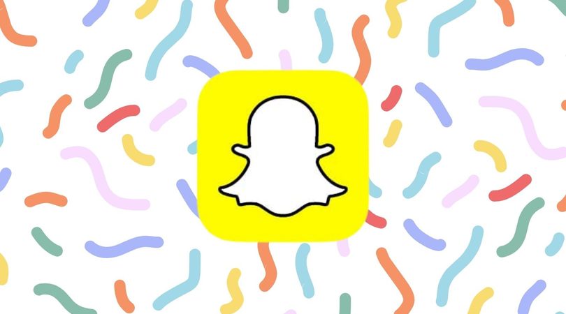 Logo van Snapchat voor een gekleurde achtergrond.