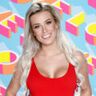 Cute: Love Island-Victoria is weer aan het daten (en hij is super knap)