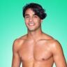 Ali uit Love Island 2021 reageert: heeft hij echt al een vriendin thuis?