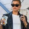 Dit is d&eacute; perfecte festival outfit volgens de styliste van Hailey Bieber