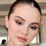 Selena Gomez zoenend gespot