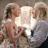 Scene uit Mamma Mia tussen moeder en dochter.