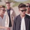 Foto van de leden van de band: B-Brave. Uit de videoclip: Vanavond is van jou.
