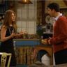 Ross en Rachel uit Friends praten met elkaar.