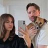 Bram Krikke en Robin H&ouml;lzken-Krikke met hun hond.